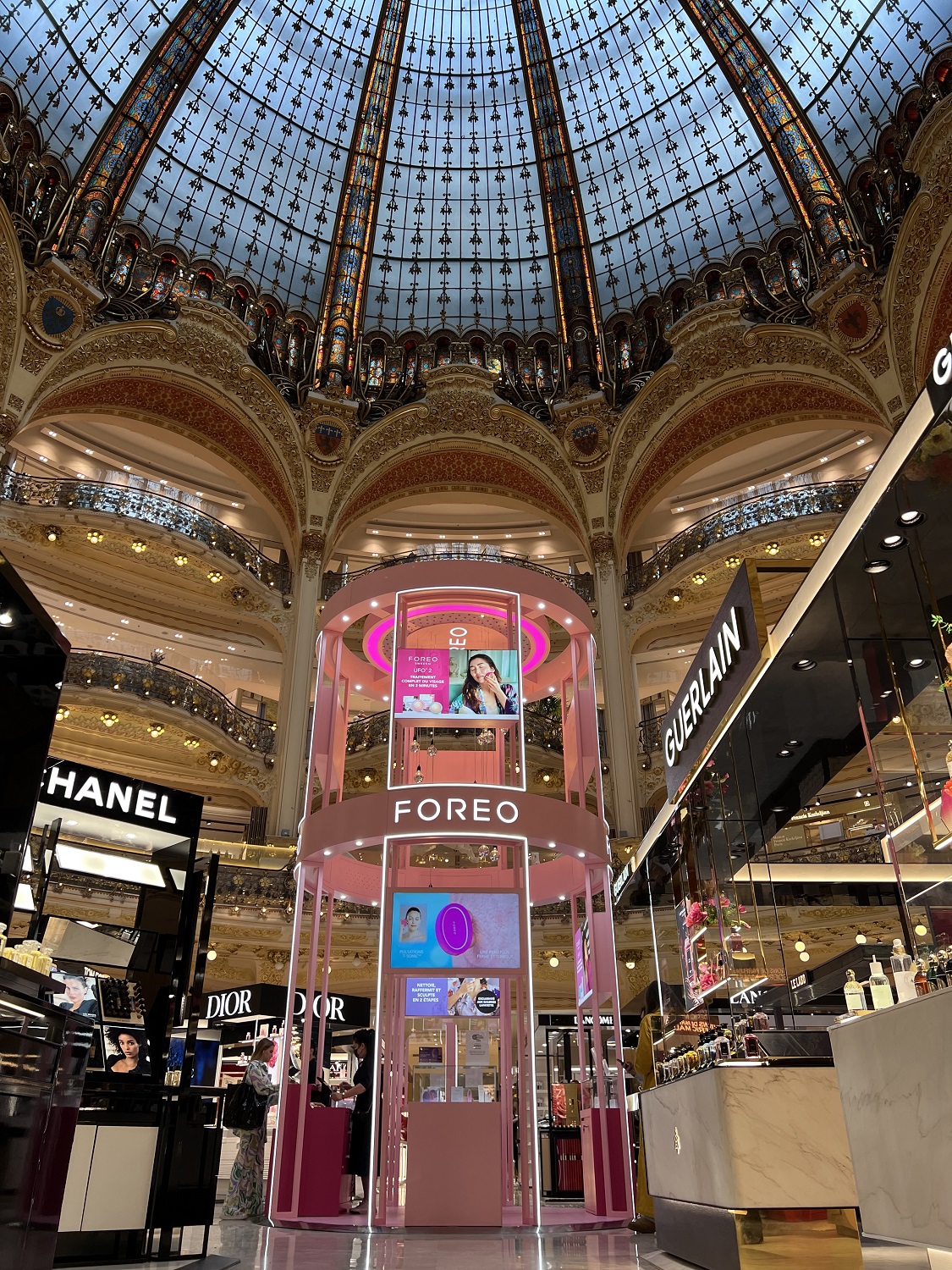 Stand de FOREO en Galerías Lafayette por RC Projects